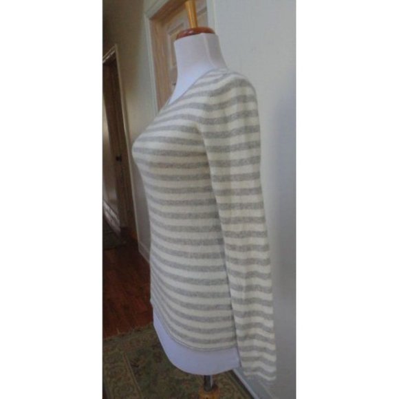 OLD NAVY100% Cashmere Crewneck Sweater Size S - Picture 2 of 9
